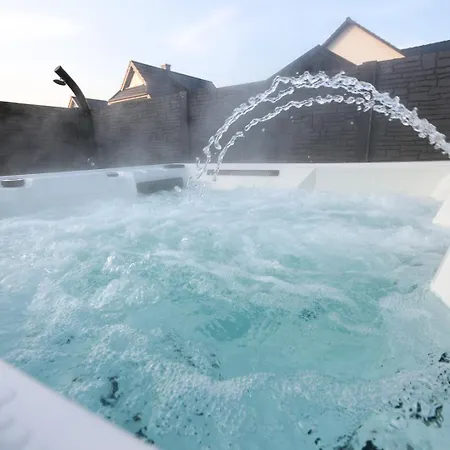Semesterbostad Poolaris - Modernes Mit Whirlpool *