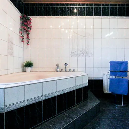 Poolaris - Modernes Mit Whirlpool Pruchten